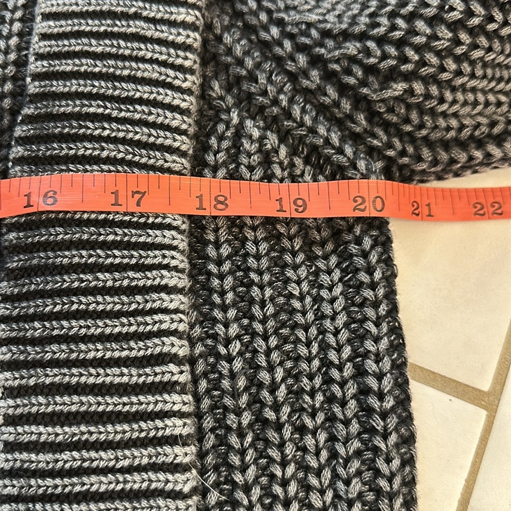 Evereve faded black and gray cable knit sweater NEW - Picture 5 of 7
